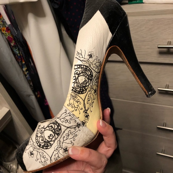 Shoes - Picture 2 of 4